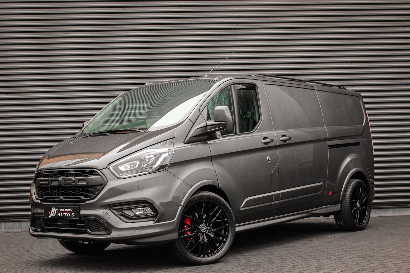 Ford Transit Custom - 320 2.0 TDCI L2H1 Sport 185PK AUTOMAAT / FULL OPTIONS / 2X SCHUIFDEUR / NAVIGATIE / APPE C - AutoWereld.nl