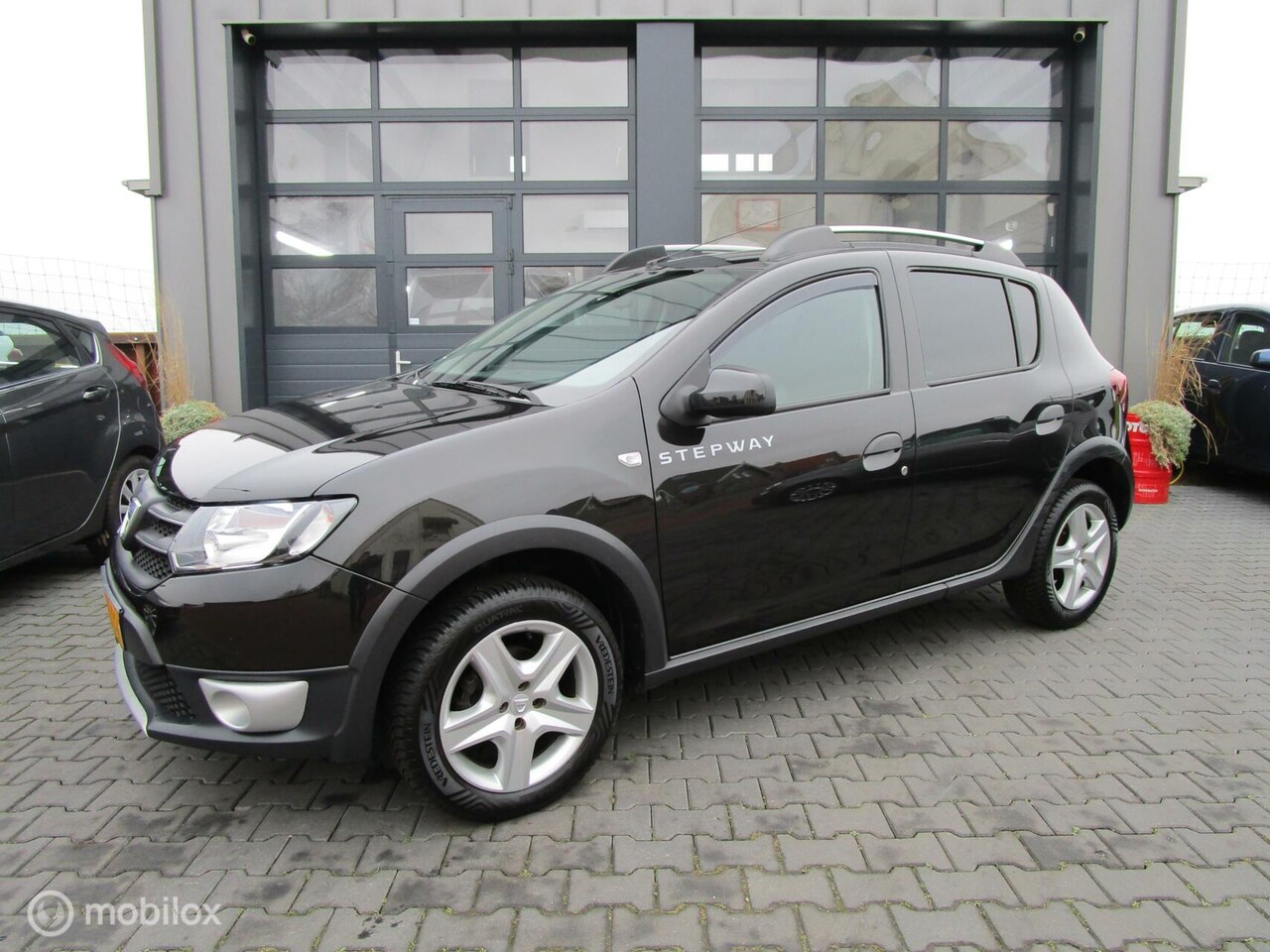 Dacia Sandero Stepway - 0.9 TCe Lauréate 69dkm! 1Eig Org NL Hoge instap! - AutoWereld.nl