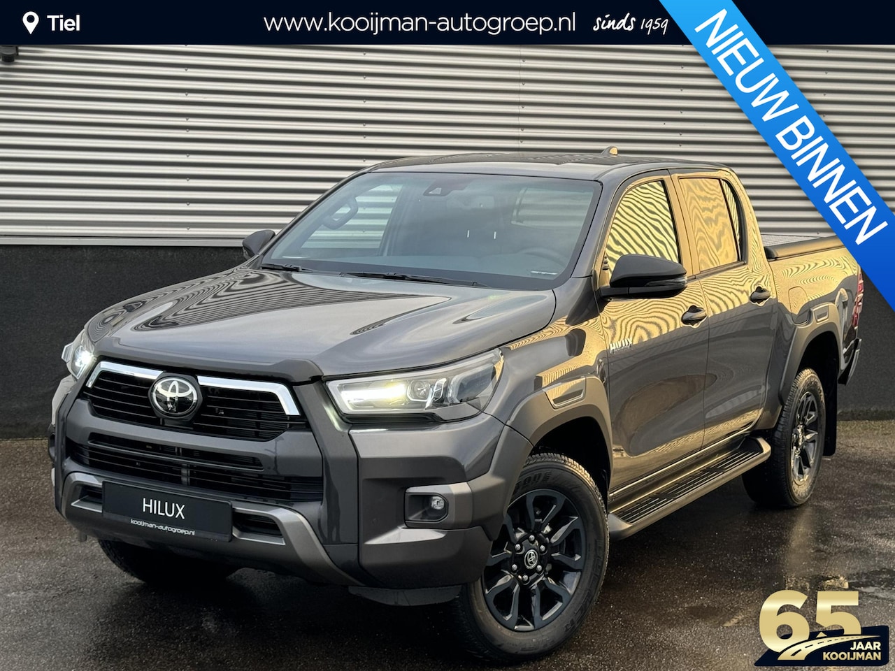 Toyota HiLux - 2.8 D-4D Double Cab Invincible Grijs kenteken! Nieuw en direct rijden! INCL. Tonneau Cover - AutoWereld.nl