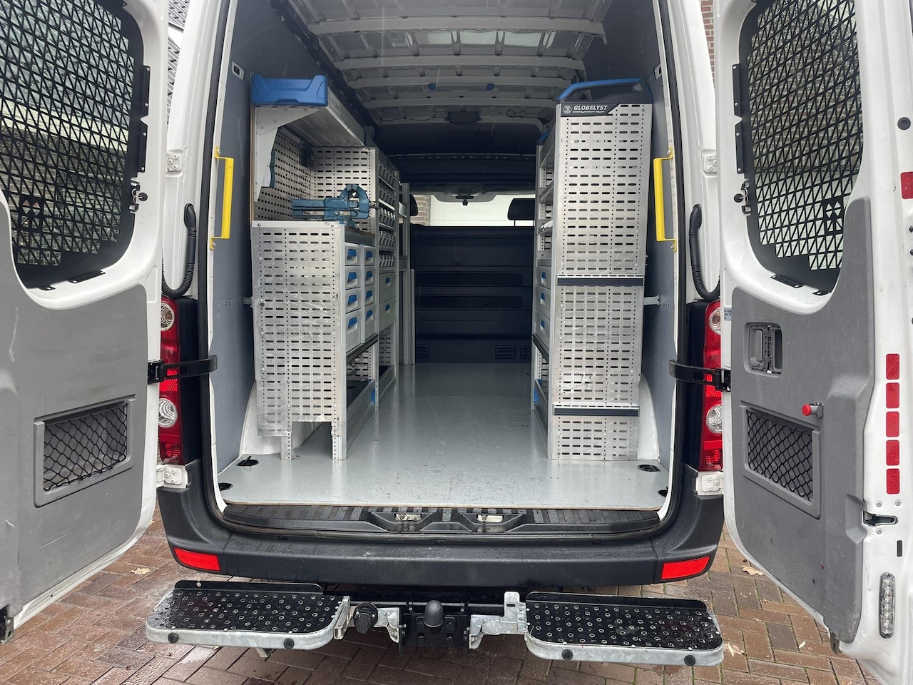 Volkswagen Crafter - 50 2.0 TDI Service auto Sortimo trekhaak 3500kg 50 2.0 TDI L2H2 BM - AutoWereld.nl