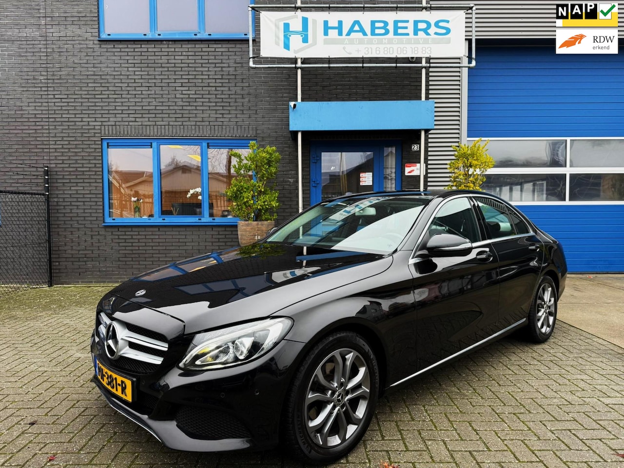 Mercedes-Benz C-klasse - 180 Business Solution 156PK|Origineel NL|Groot Navi|AUT|Camera|Half/Leder|Xenon/Led|Blutoo - AutoWereld.nl