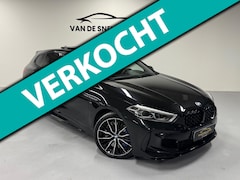 BMW 1-serie - M135i xDrive PANO/HEADUP/360CAMERA/PARKEERHULP/STUURVERWARMING