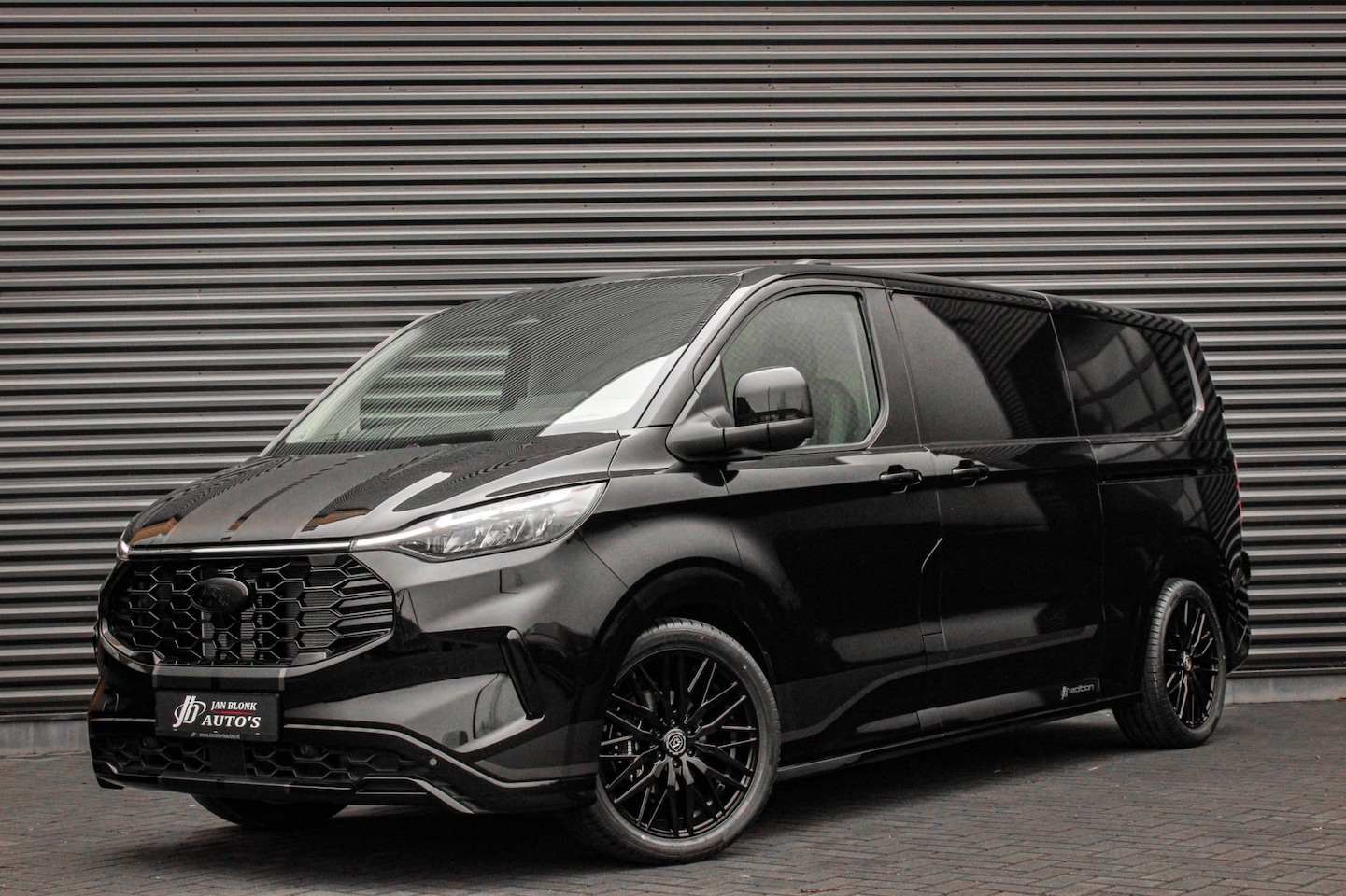 Ford Transit Custom - 2.0 TDCI L2H1 Sport 170PK JB- EDITION / DRIVER ASSISTANCE PACK / 3- ZITS / MY2024 / CAMERA - AutoWereld.nl