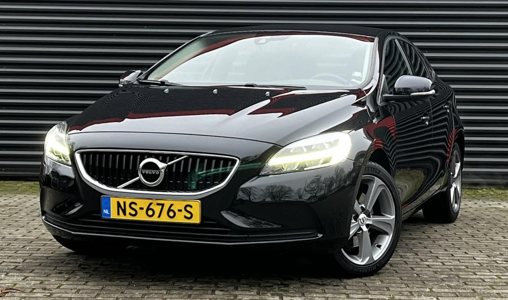 Volvo V40 - 2.0 T3 Nordic+ | Navigatie | Airconditioning | Trekhaak Cruise control | Stoelverwarming | - AutoWereld.nl