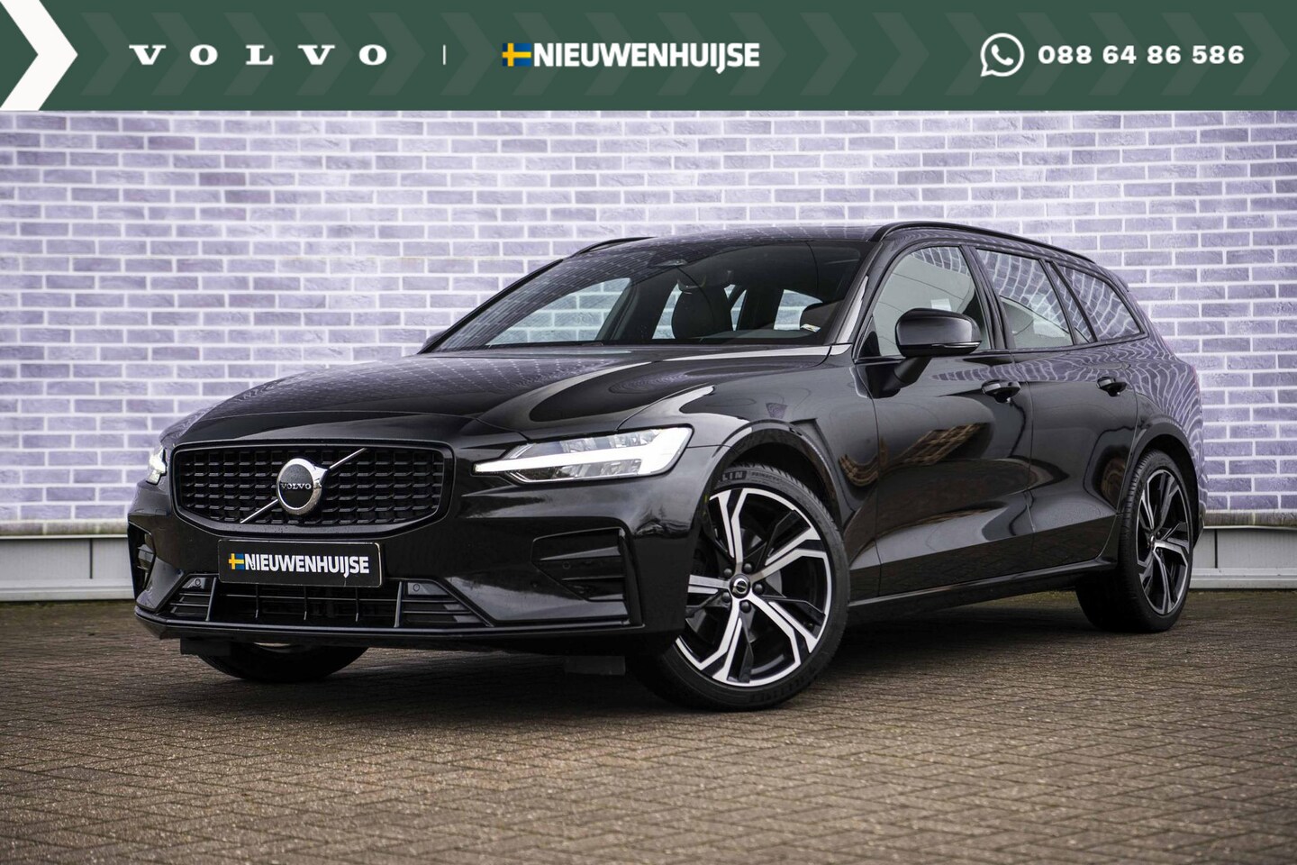 Volvo V60 - 2.0 B4 Plus Dark | Panorama dak | Adaptieve cruise control | Elektrisch verstelbare voorst - AutoWereld.nl