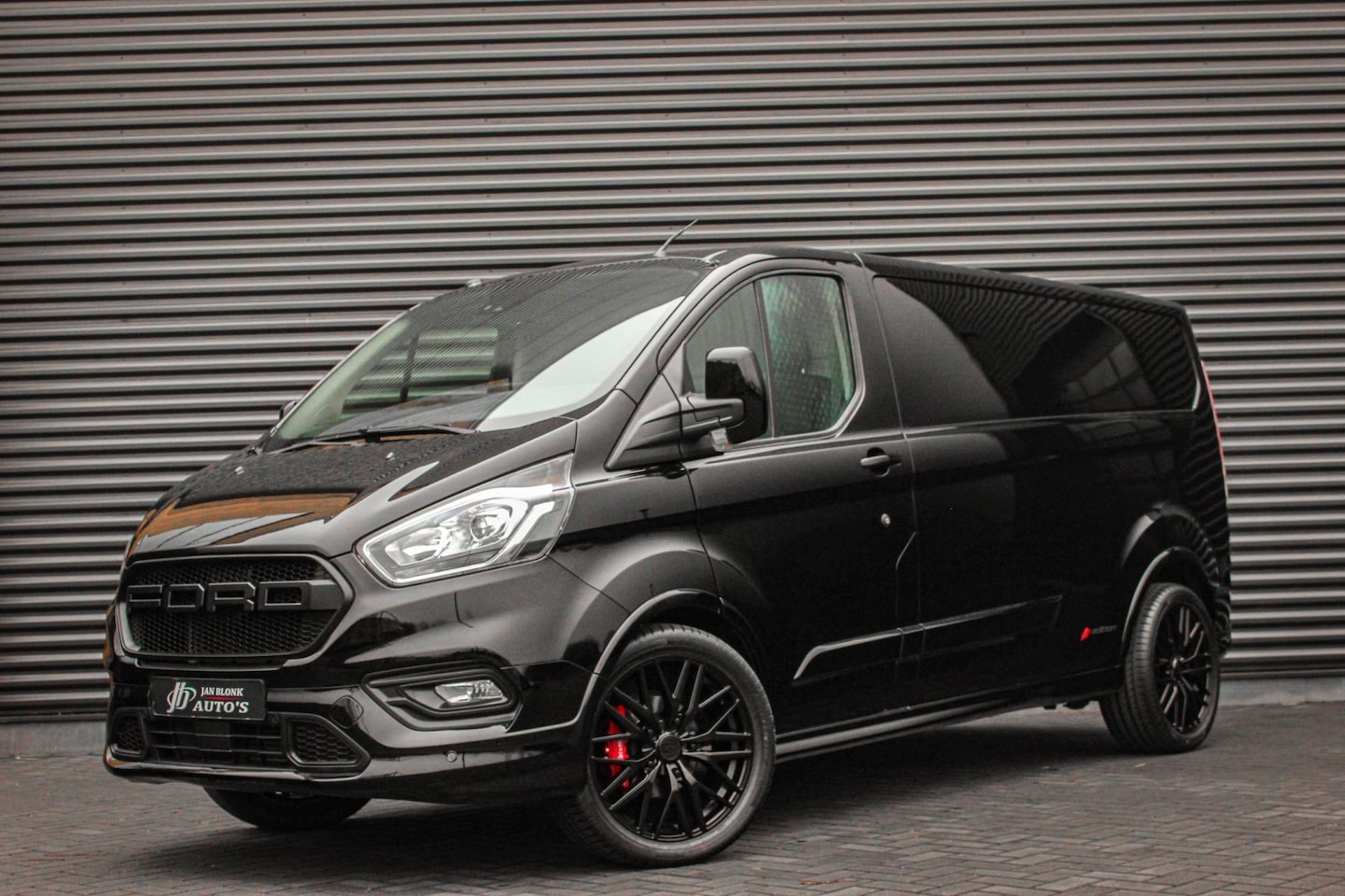 Ford Transit Custom - 2.0 TDCI L2H1 Sport 170PK AUTOMAAT / FULL OPTIONS / 1X SCHUIFDEUR / NAVIGATIE / APPLE CARP - AutoWereld.nl