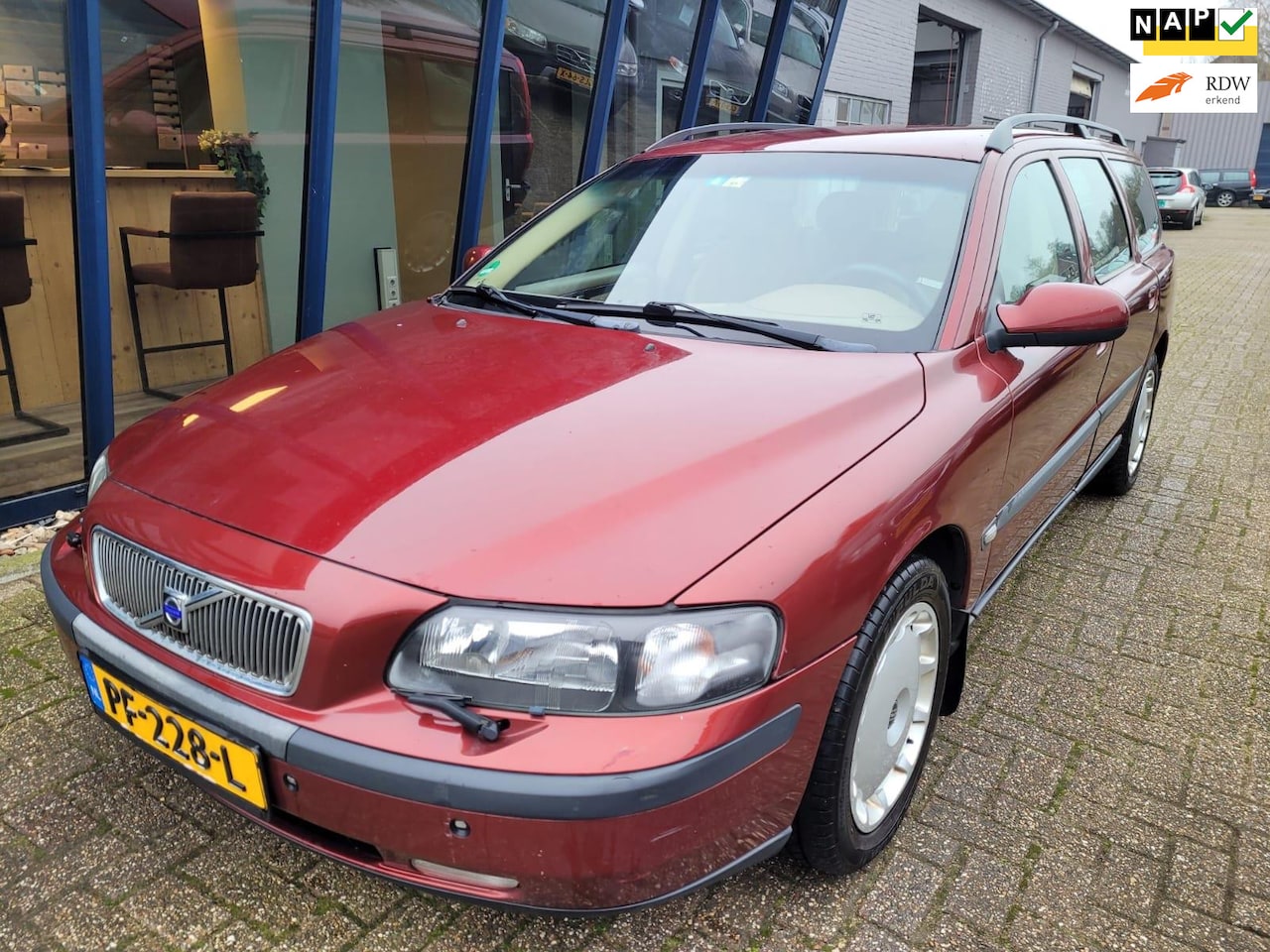 Volvo V70 - 2.4 T Automaat Nieuwe APK! - AutoWereld.nl