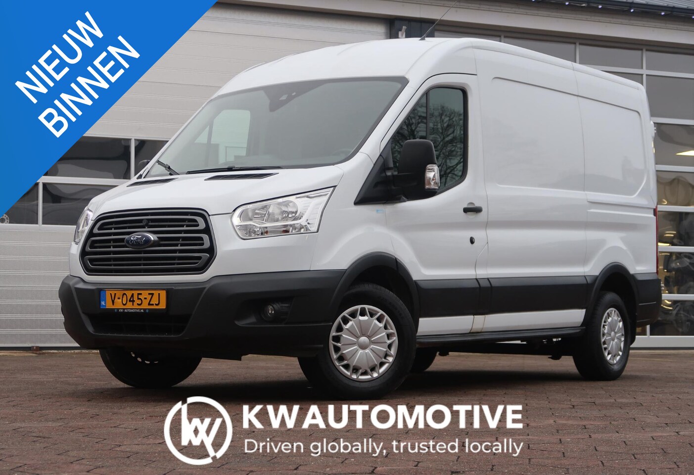 Ford Transit - 350 2.2 TDCI L2H2 Ambiente AIRCO/ CRUISE/ ELEK STOEL/ 1E EIG/ TREKHAAK - AutoWereld.nl