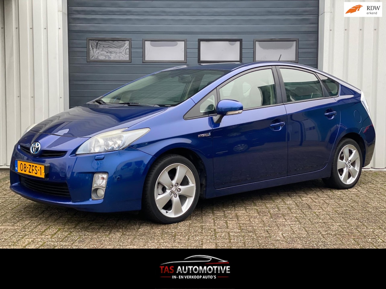 Toyota Prius - 1.8 Dynamic NAVI / PDC / HEADUP / LEER / CRUISE - AutoWereld.nl