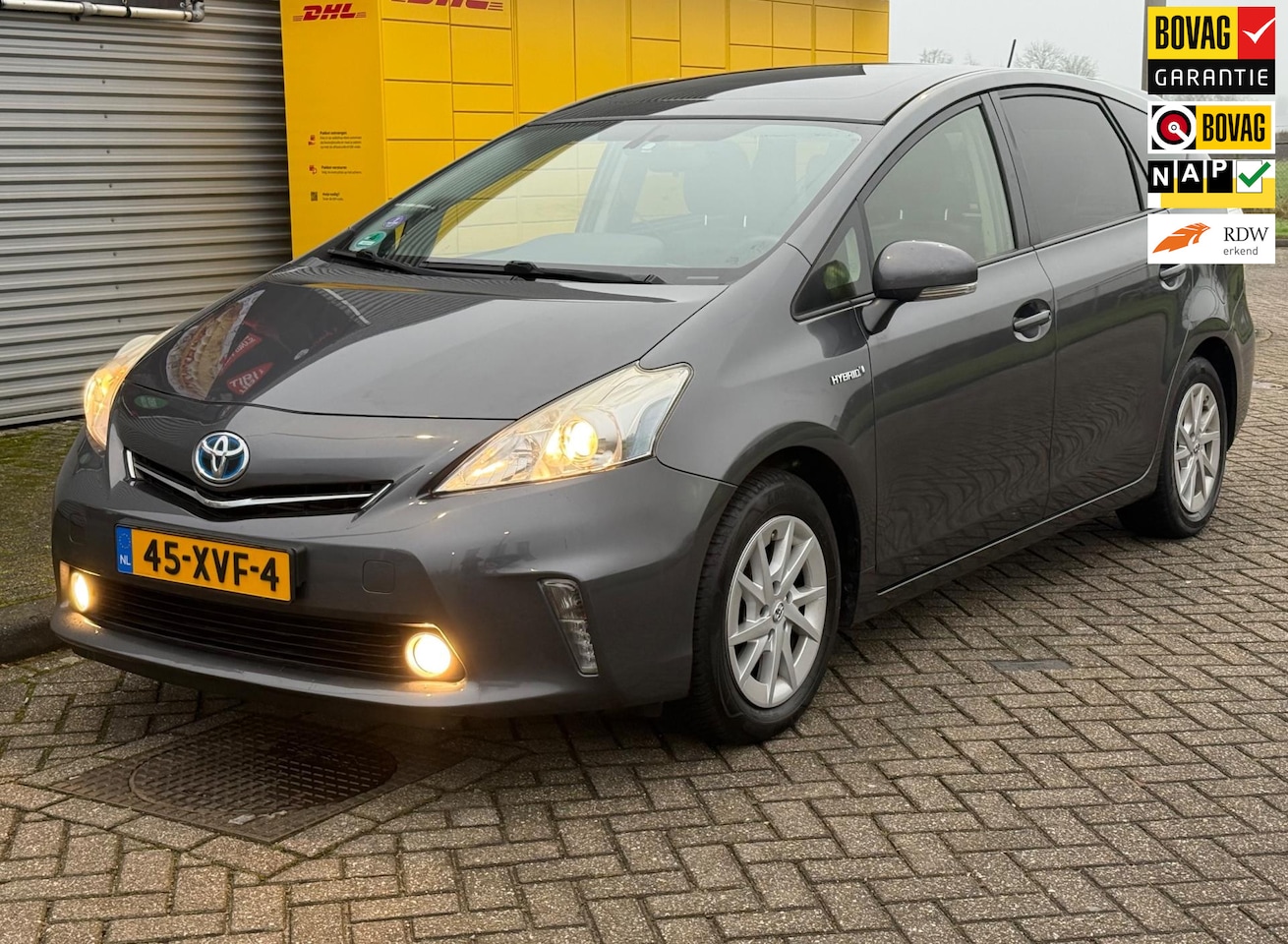 Toyota Prius Wagon - 1.8 Aspiration Hybride Bj 2012 Leer Navi Panoramadak Camera - AutoWereld.nl