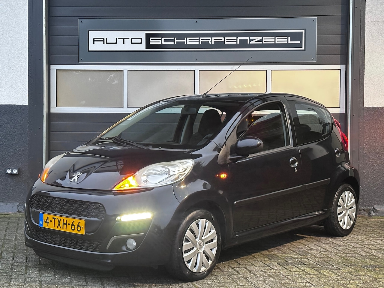 Peugeot 107 - 1.0 Active | AIRCO | ELEK. PAKKET| NL AUTO | ZWART | 5 DRS | - AutoWereld.nl