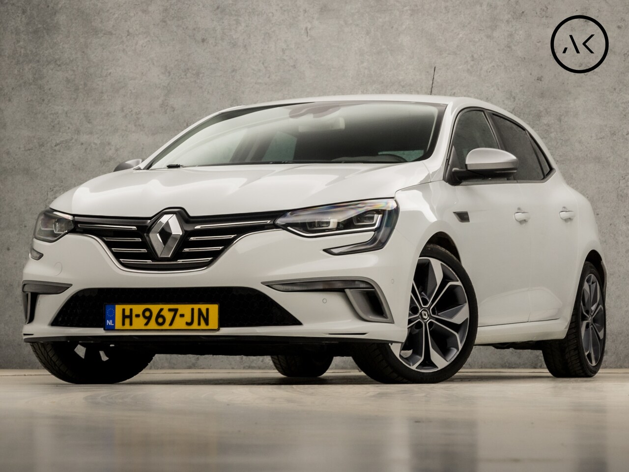 Renault Mégane - 1.5 dCi GT-Line Automaat (GROOT NAVI, APPLE CARPLAY, CAMERA, KEYLESS START, CRUISE, CLIMAT - AutoWereld.nl