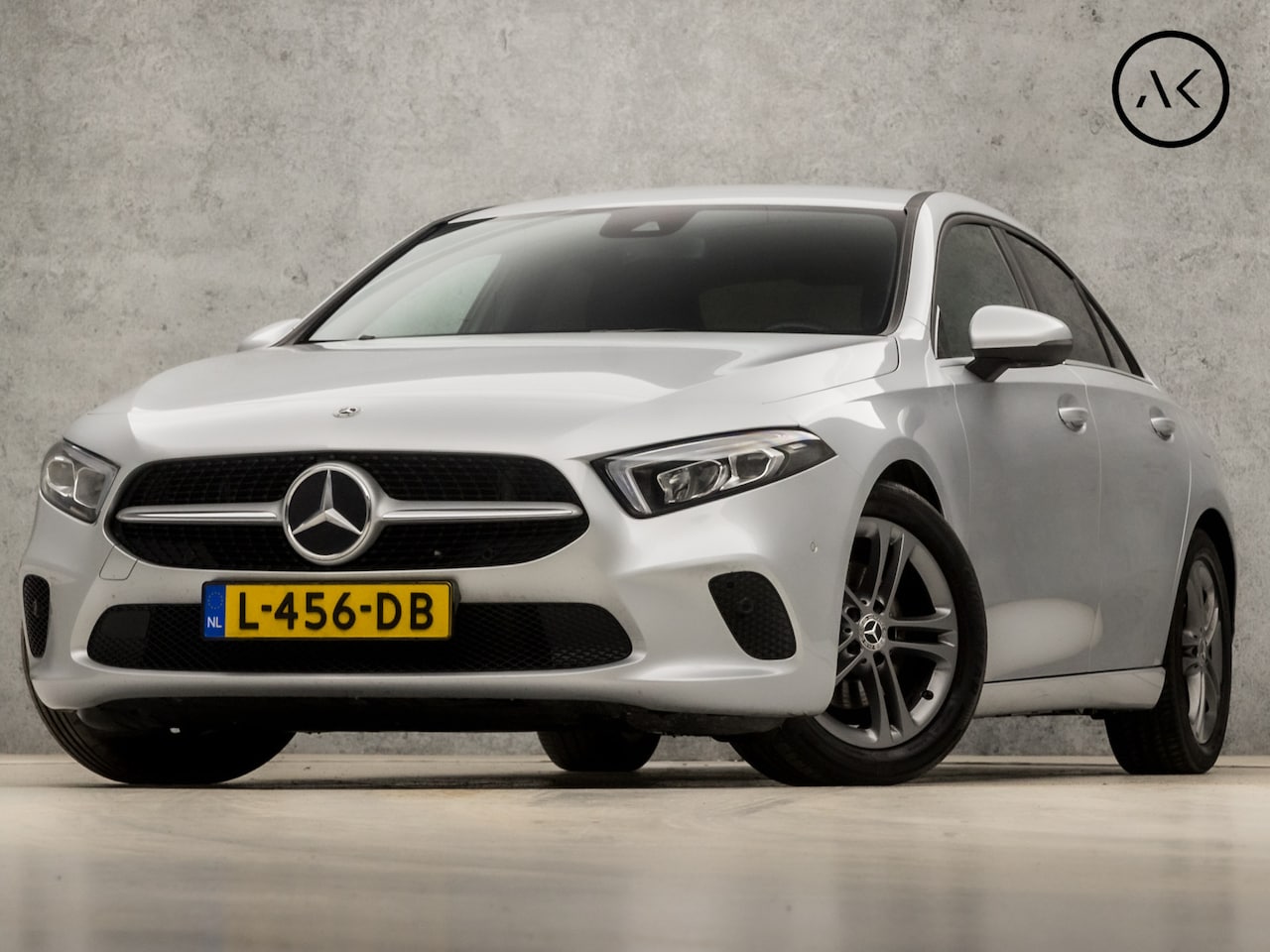 Mercedes-Benz A-klasse - 200 Premium Sport 164Pk Automaat (GROOT NAVI, CAMERA, GETINT GLAS, LEDER, SPORTSTOELEN, DA - AutoWereld.nl