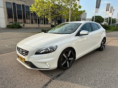 Volvo V40 - 2.0 D2 R-Design Business 2015