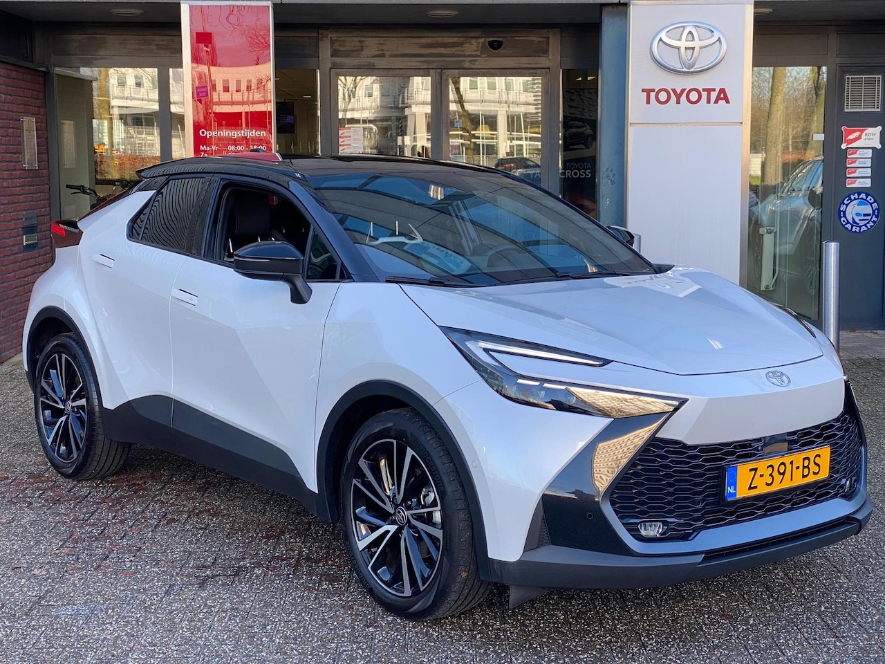 Toyota C-HR - 1.8 HYBRID 140 EXECUTIVE BLISS JBL EL-ACHTERKLEP EL-STOEL + GEHEUGEN PANODAK HEAD-UP PARKS - AutoWereld.nl