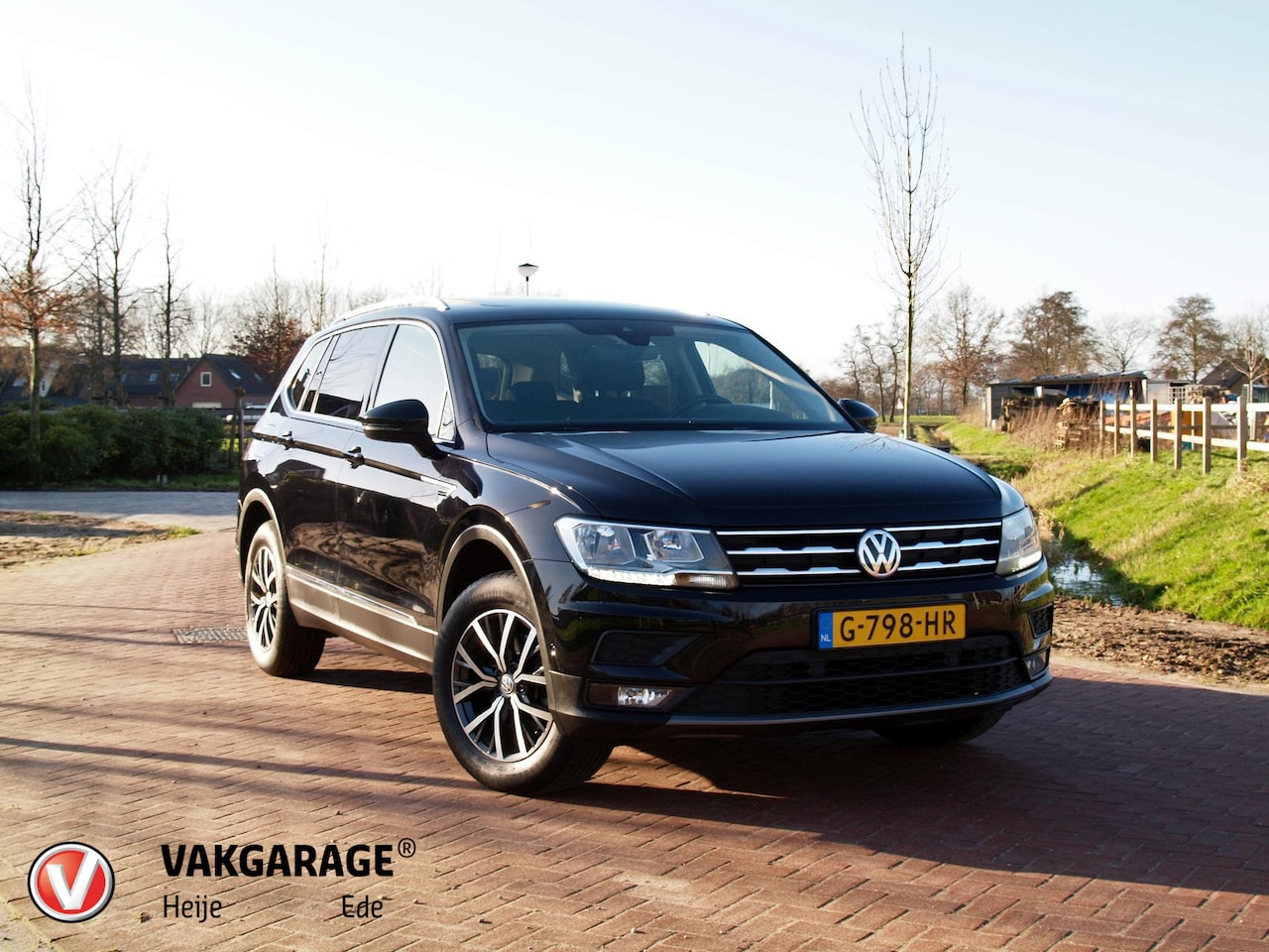 Volkswagen Tiguan Allspace - 1.5 TSI Comfortline Business | Panormadak | Camera | Trekhaak | Cruise Control | Apple Car - AutoWereld.nl