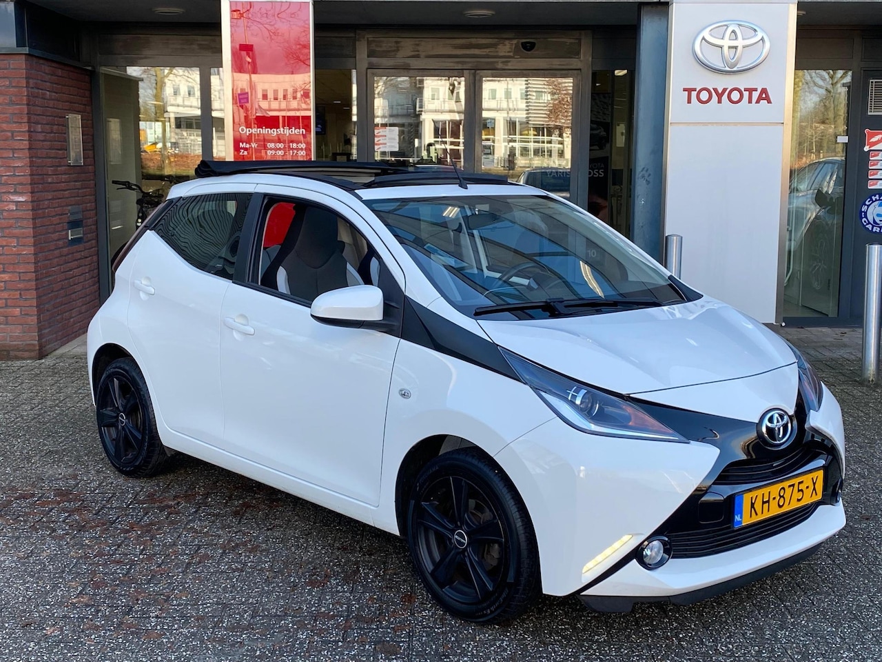 Toyota Aygo X - X-WAVE CABRIO 5-DEURS AIRCO CAMERA LM-VELGEN AUDIO-STUURWIELBEDIENING NL-AUTO - AutoWereld.nl