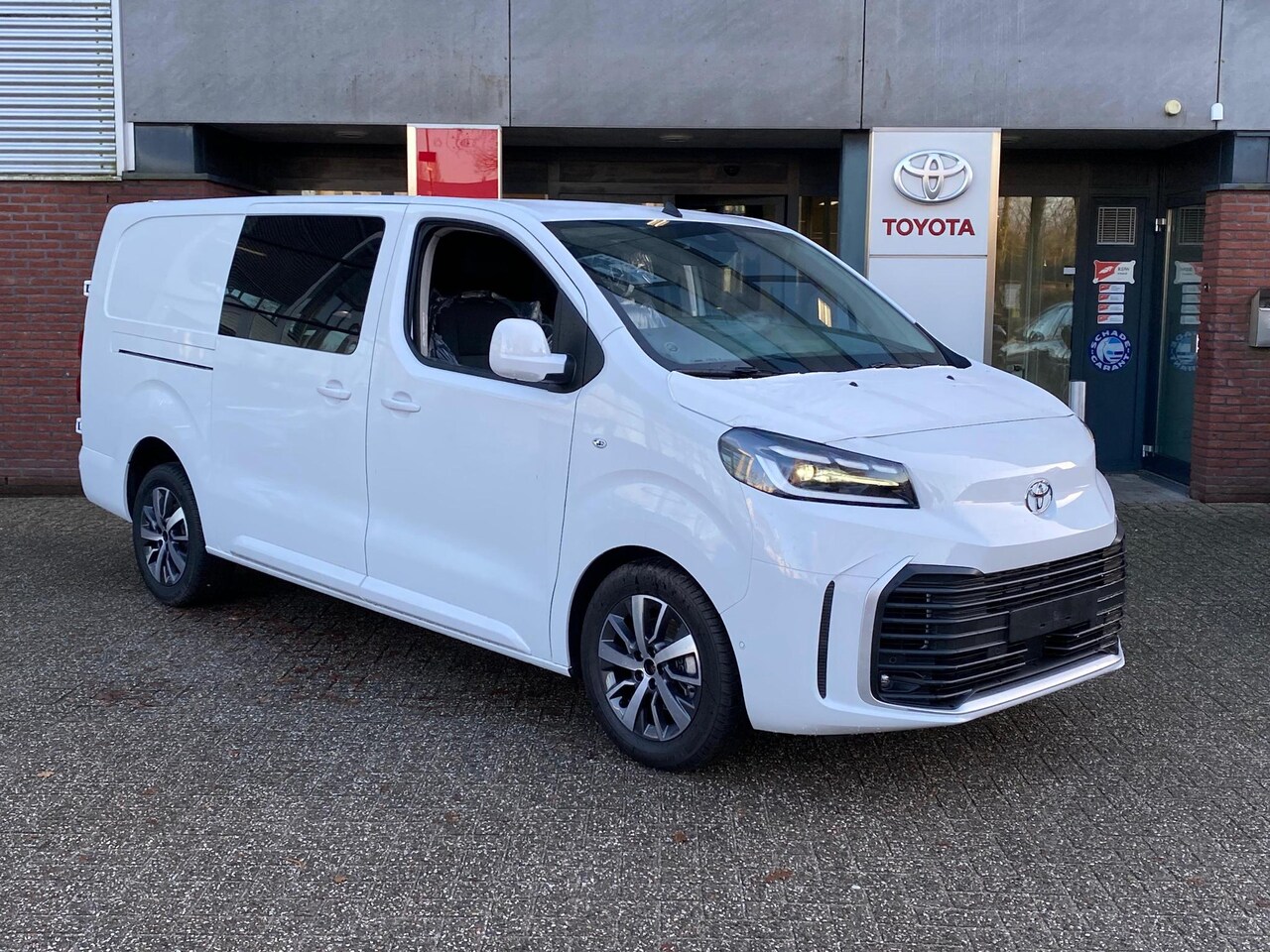 Toyota PROACE Long Worker - Dubbel Cabine 2.0 D-4D 145PK PROFESSIONAL AUTOMAAT KEYLESS CAMERA BLUETOOTH STOEL/STUURVER - AutoWereld.nl