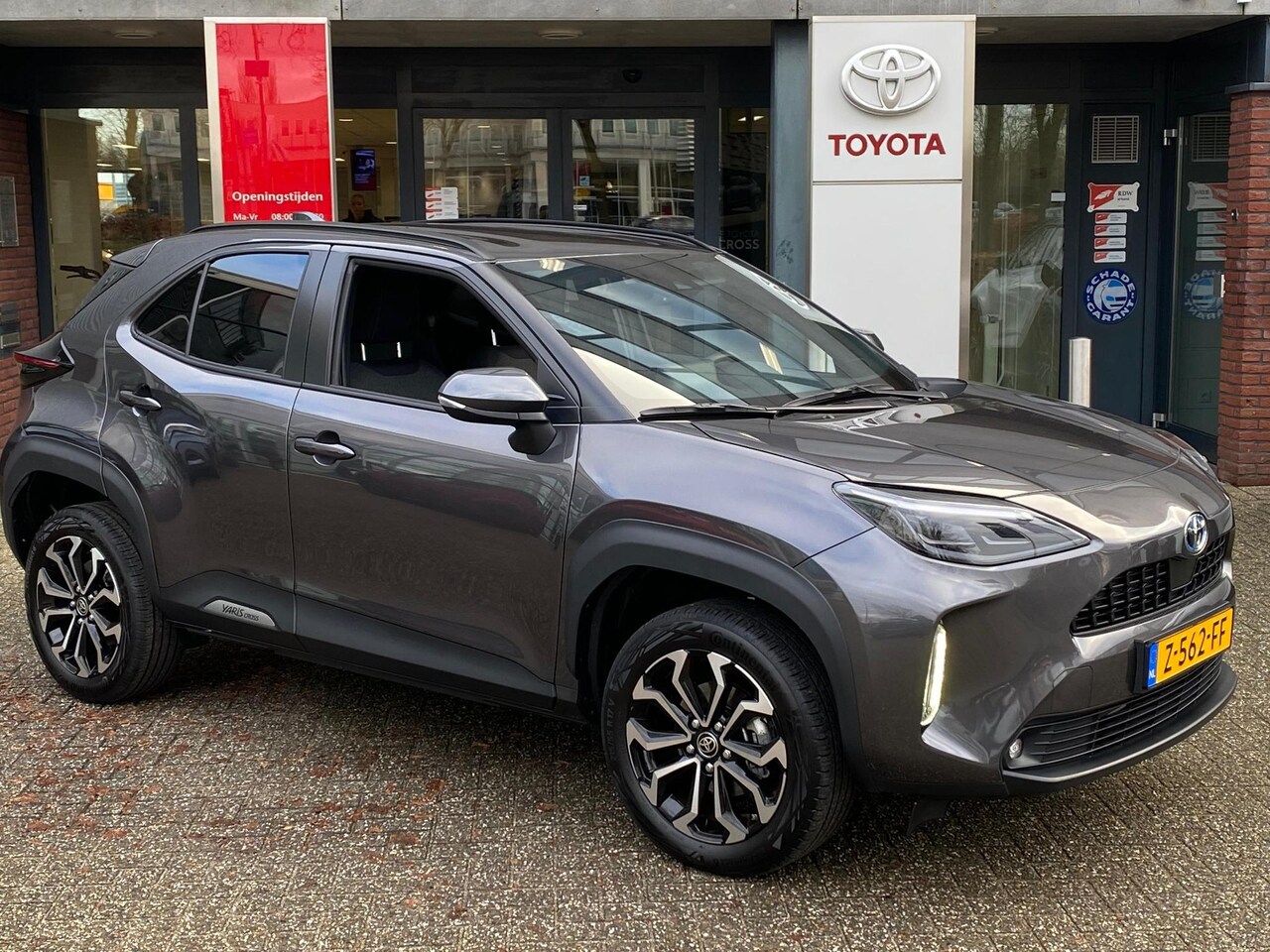 Toyota Yaris Cross - 1.5 HYBRID 115 DYNAMIC APPLE/ANDROID NAVI LED PRIVACY-GLASS 17"LMV NL-AUTO - AutoWereld.nl