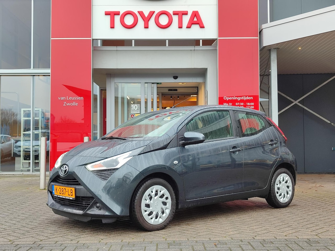 Toyota Aygo X - X-PLAY 5-DEURS AUTOMAAT NAVI AIRCO CAMERA BLUETOOTH EL-RAMEN/SPIEGELS 1E-EIG NL-AUTO - AutoWereld.nl