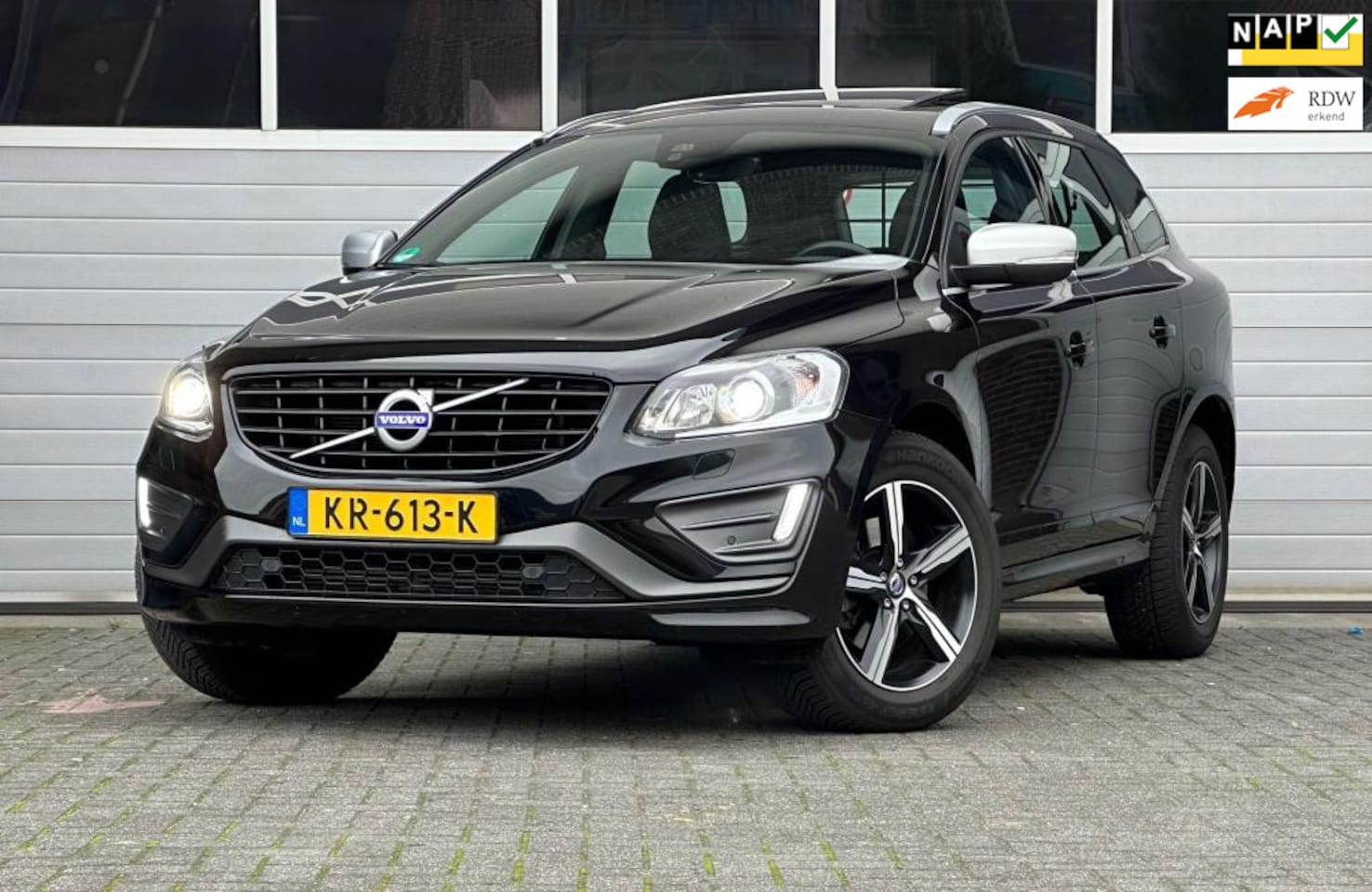 Volvo XC60 - T5 Polar+ R-Design Xenon Pano Camera Standkachel - AutoWereld.nl