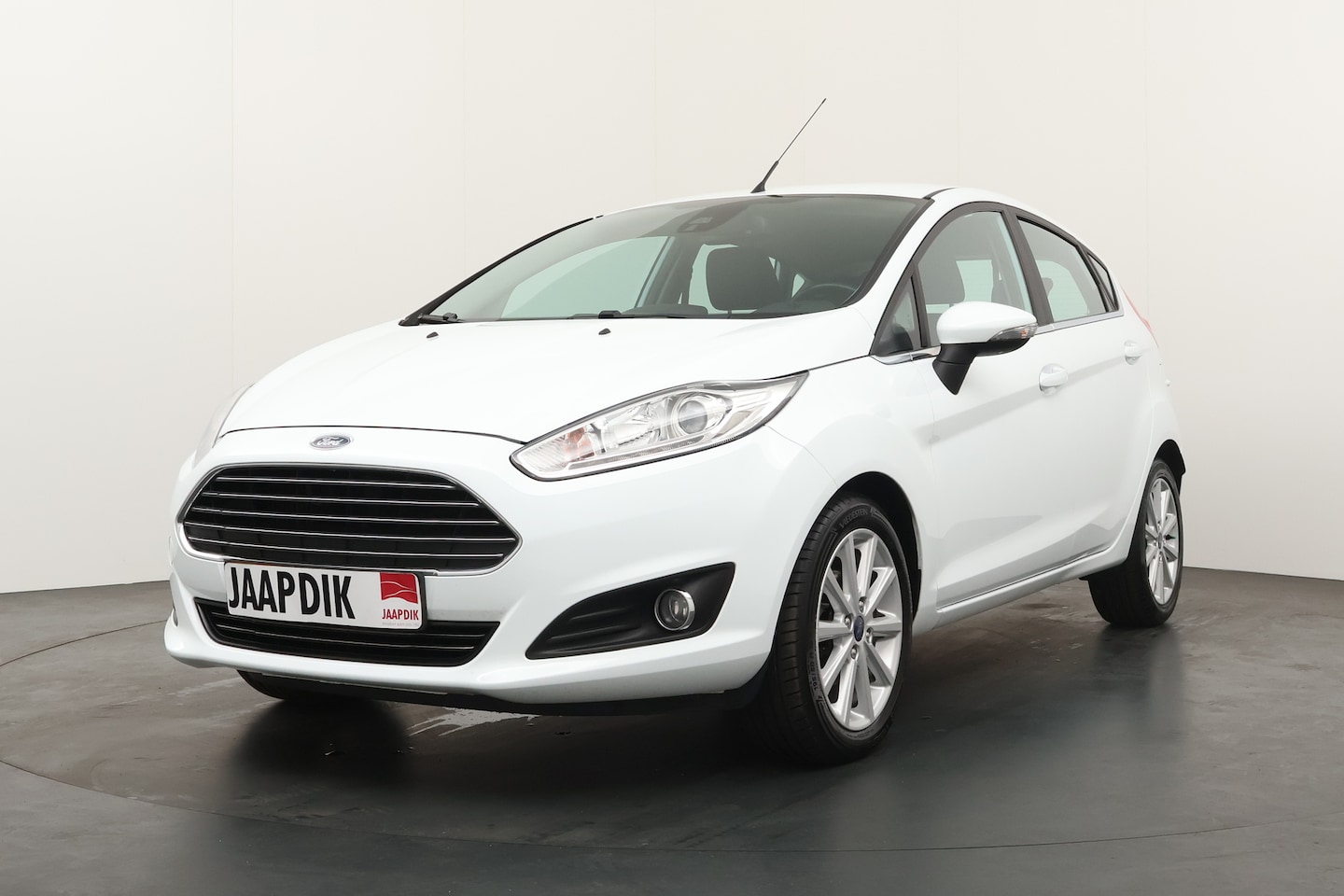 Ford Fiesta - BWJ 2015 | 101PK Titanium | CLIMA | NAVI | CRUISE | PDC | LICHTMETAAL | - AutoWereld.nl