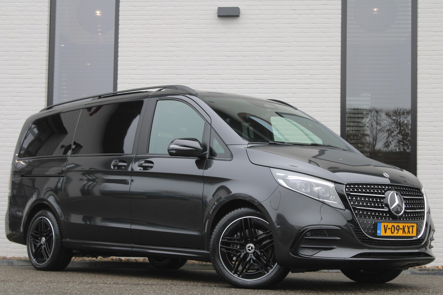 Mercedes-Benz V-klasse - 300d / BPM VRIJ / DC / AMG / 4-Matic / Luchtvering / Panorama / 2x Elec Schuifd / 360 Cam - AutoWereld.nl