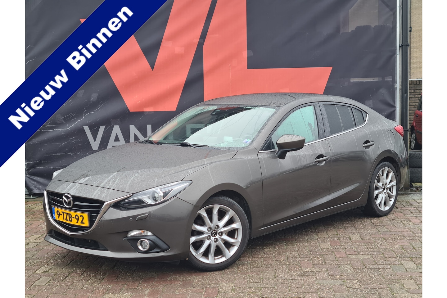 Mazda 3 - 2.0 GT-M | Nieuw Binnen! | Navi | Stoelverwarming | Trekhaak - AutoWereld.nl