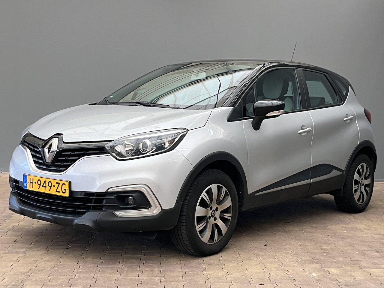 Renault Captur - 0.9 90PK TCe Zen | Navigatie | Bluetooth | Cruise C. | PDC | 16" Lichtmetaal | Bluetooth | - AutoWereld.nl