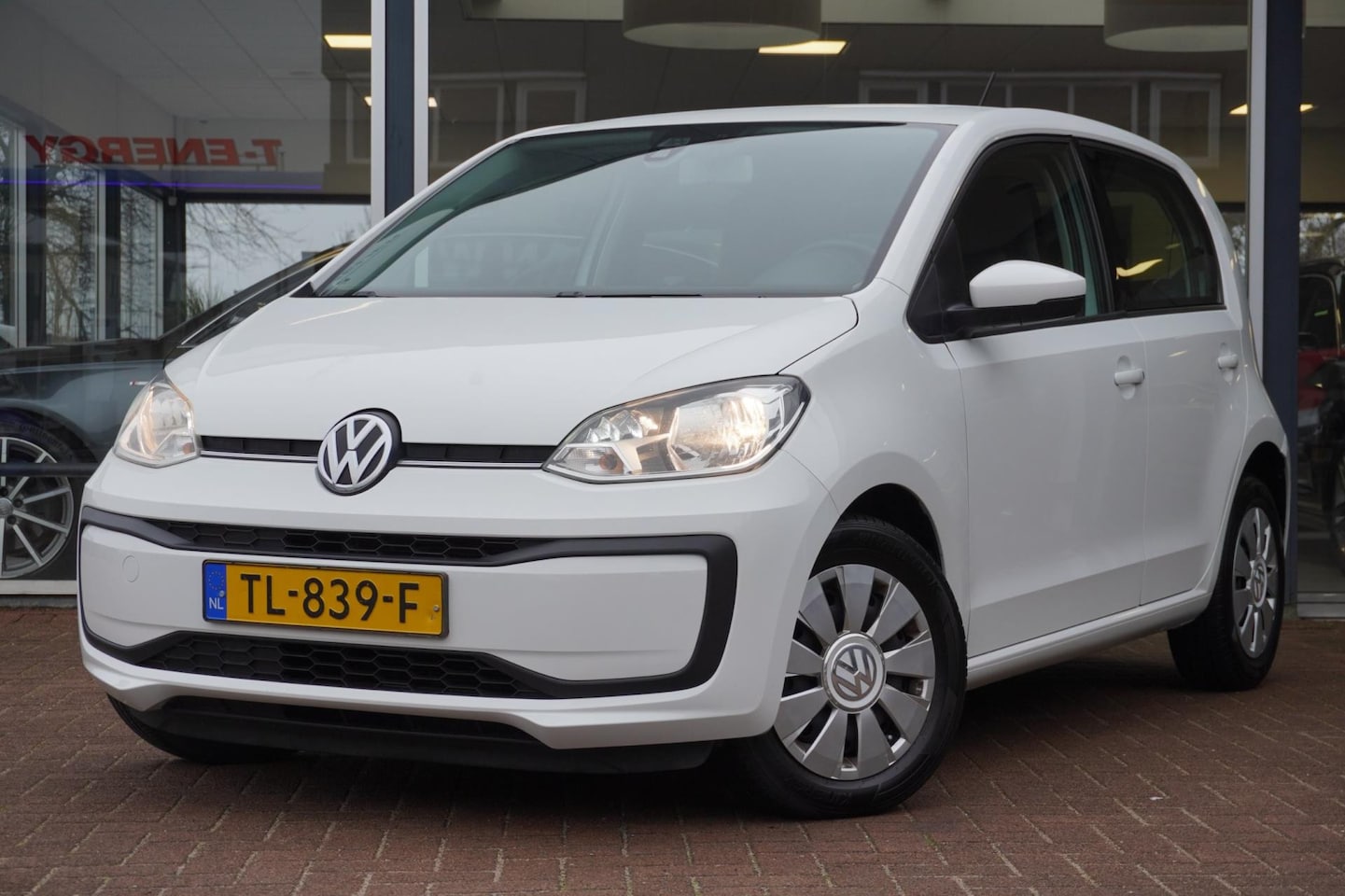 Volkswagen Up! - 1.0 BMT move up! 5deurs | Airco | Elek. pakket | 2018 | Inruil mogelijk - AutoWereld.nl