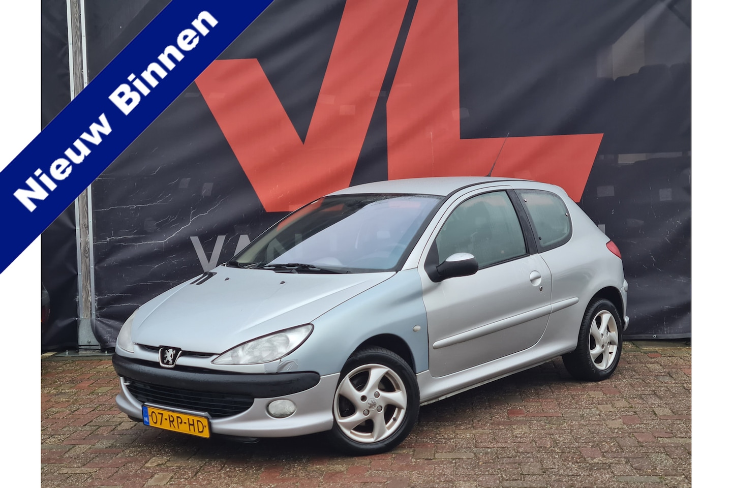 Peugeot 206 - 1.4-16V Quiksilver | Nieuw Binnen! | APK 13-01-2026 | Airco | Radio CD - AutoWereld.nl