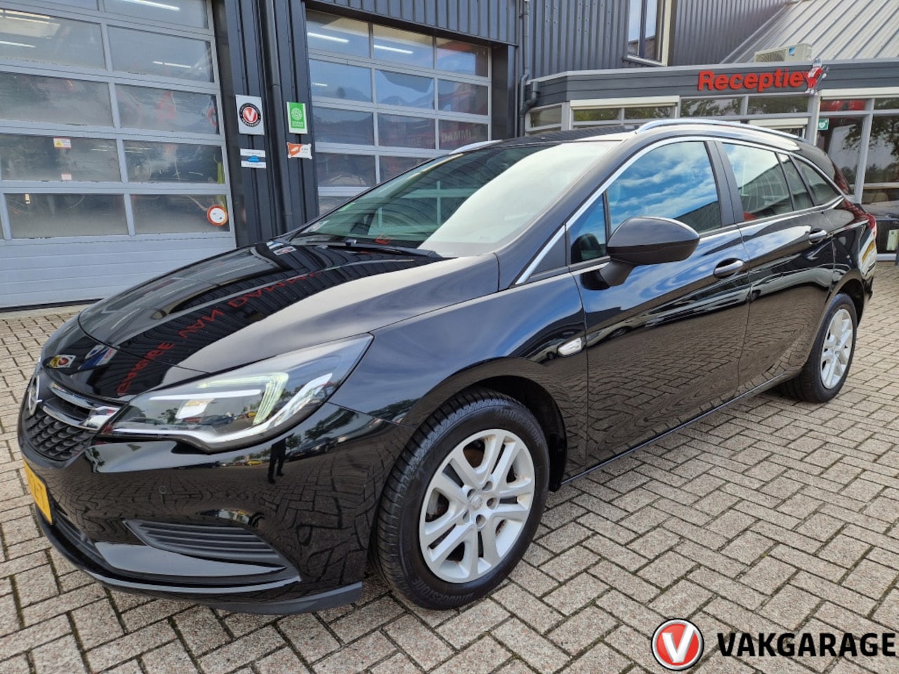 Opel Astra Sports Tourer - 1.4 Business Ex - AutoWereld.nl