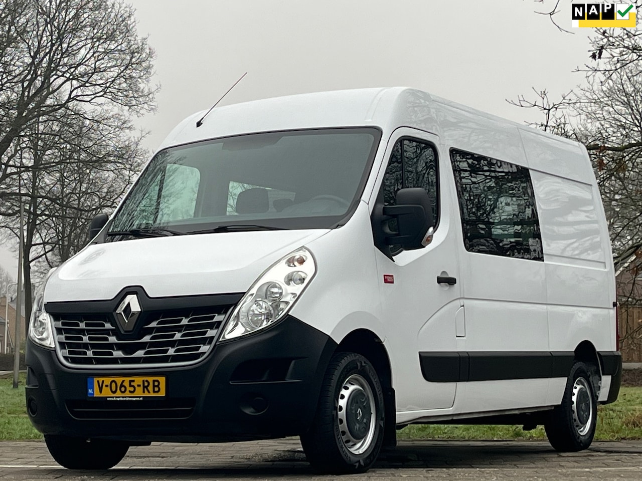 Renault Master - T35 2.3 dCi L2H3 DUBBELCABINE/ AIRCO/Cruise/7zitplaatsen/betimmerde laadruimte/NAP - AutoWereld.nl