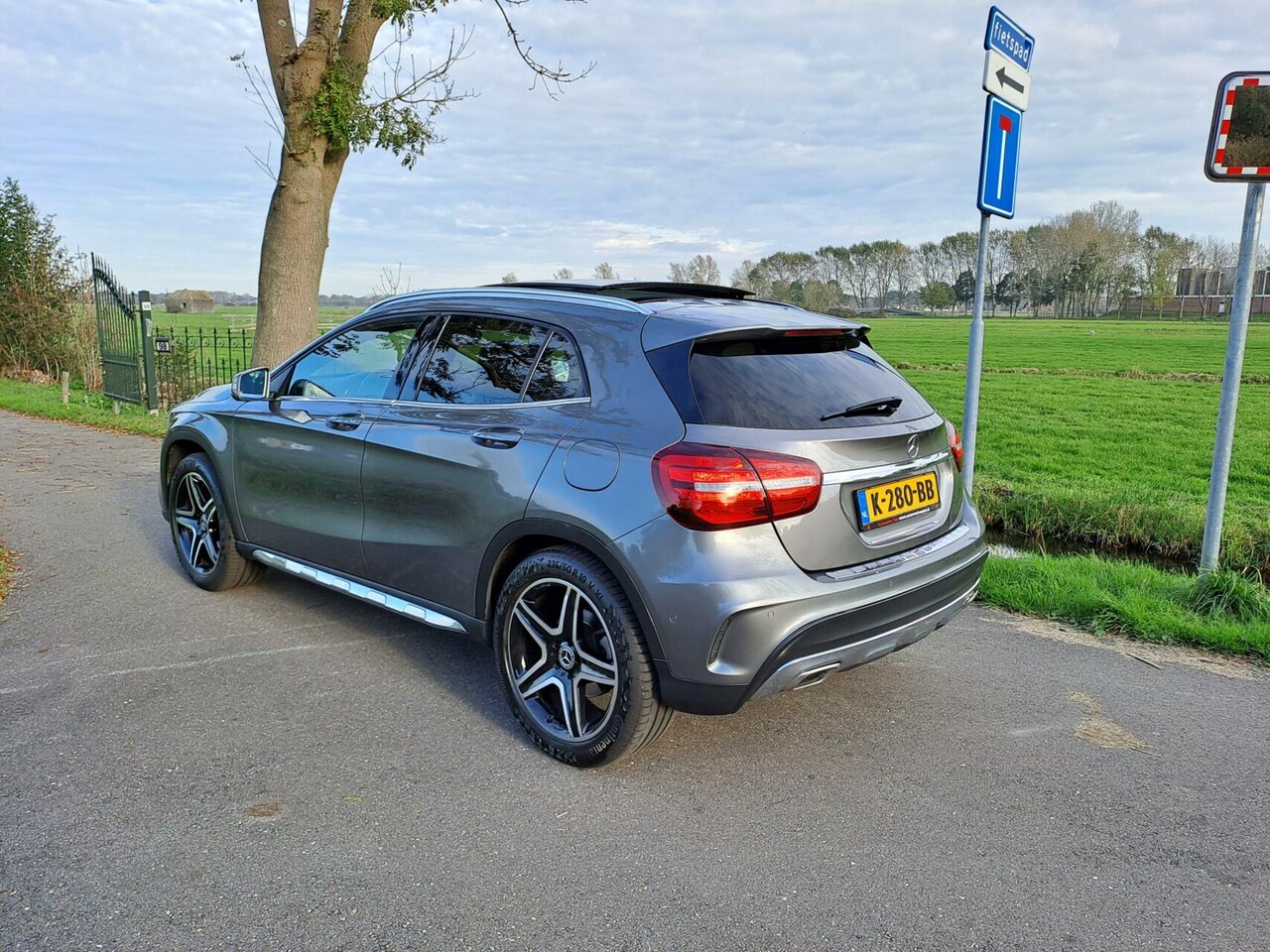 Mercedes-Benz GLA-Klasse - 220 d 4Matic Premium Plus Panoramadak - AutoWereld.nl