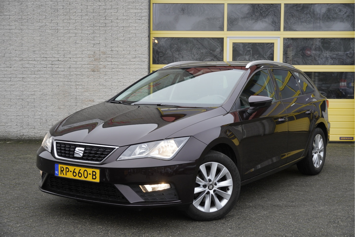 Seat Leon ST - 1.6 TDI Style Business Intense BJ2018 Lmv 16" | Pdc | Navi | Keyless entry | App-Connect | - AutoWereld.nl