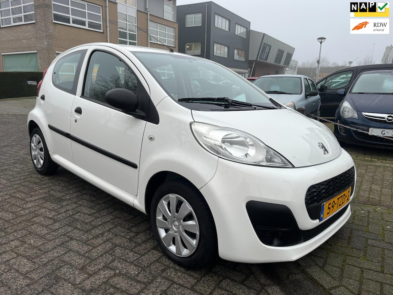 Peugeot 107 - 1.0 Access Accent 5 deurs airco - AutoWereld.nl