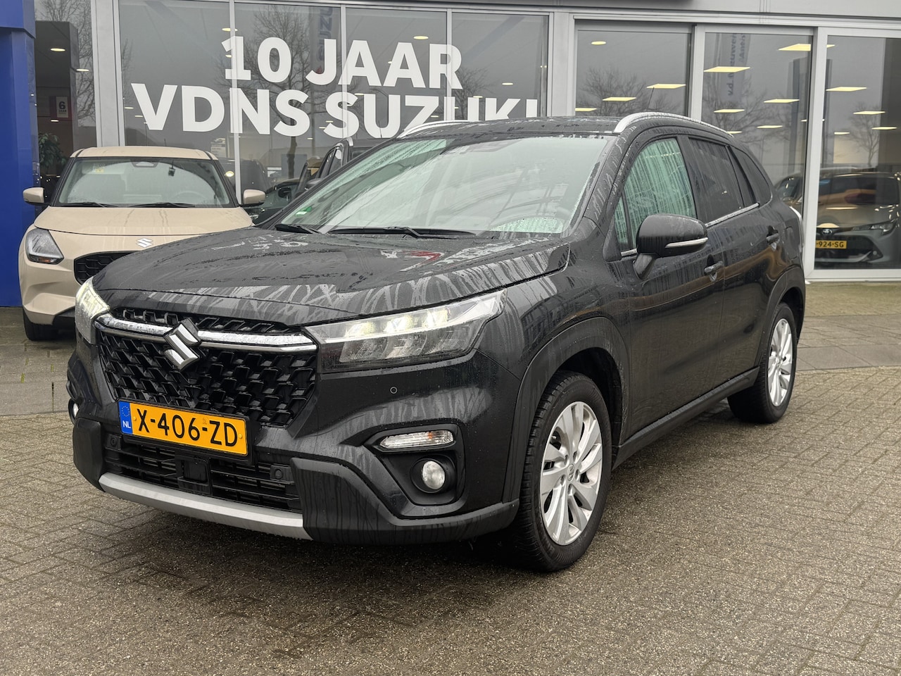 Suzuki S-Cross - 1.4 Boosterjet Select BTW Fabrieksgarantie All Season banden info: M. Safari 0492588976 - AutoWereld.nl