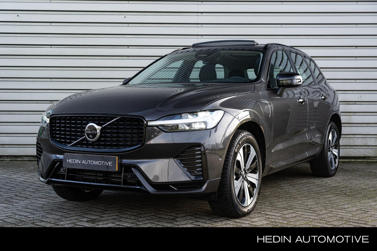 Volvo XC60 - 2.0 T6 Plug-in hybrid AWD Plus Dark | Panoramadak | Electrisch bedienbare voorstoelen | St - AutoWereld.nl