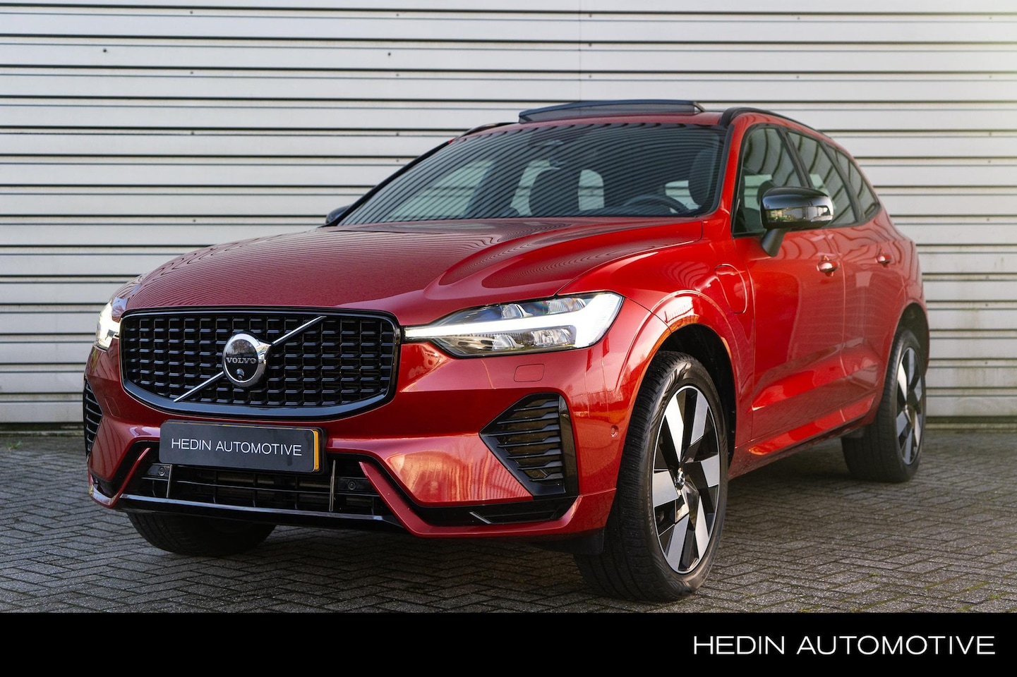 Volvo XC60 - 2.0 T6 Plug-in hybrid AWD Ultimate Dark Volvo XC60 2.0 Recharge T6 AWD Ultimate Dark | Bow - AutoWereld.nl