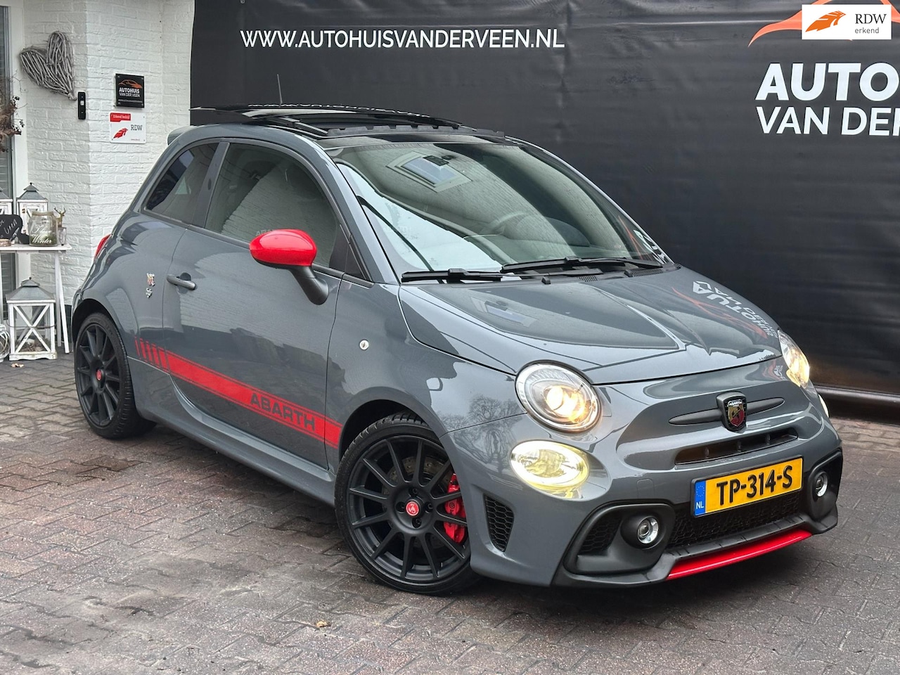 Fiat 500 C - 1.4 T-Jet Abarth 595 1.4 T-Jet Abarth 595, 67.585 KM! Pano/Beats/Clima/Etc! - AutoWereld.nl