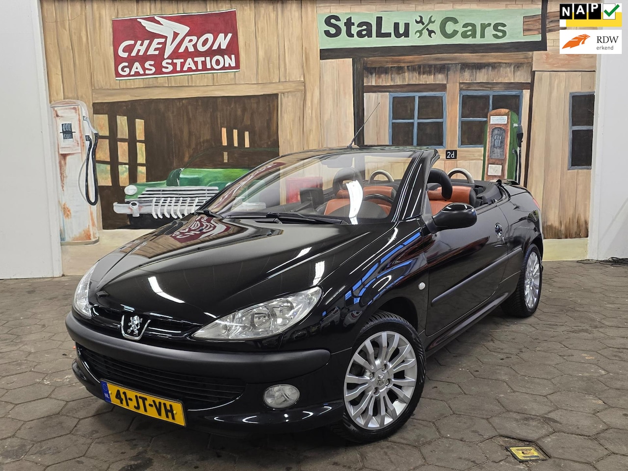 Peugeot 206 CC - 2.0-16V/N.A.P/AIRCO/NETTE CABRIO/BOEKJES/ - AutoWereld.nl