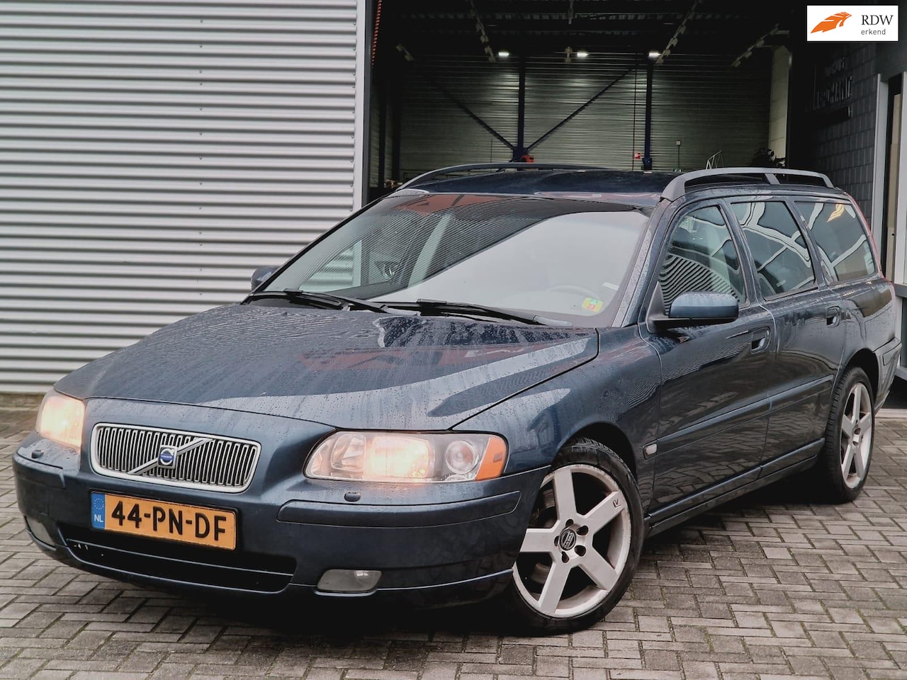 Volvo V70 - 2.5T Momentum Trekhaak Stoelverw. Cruise - AutoWereld.nl