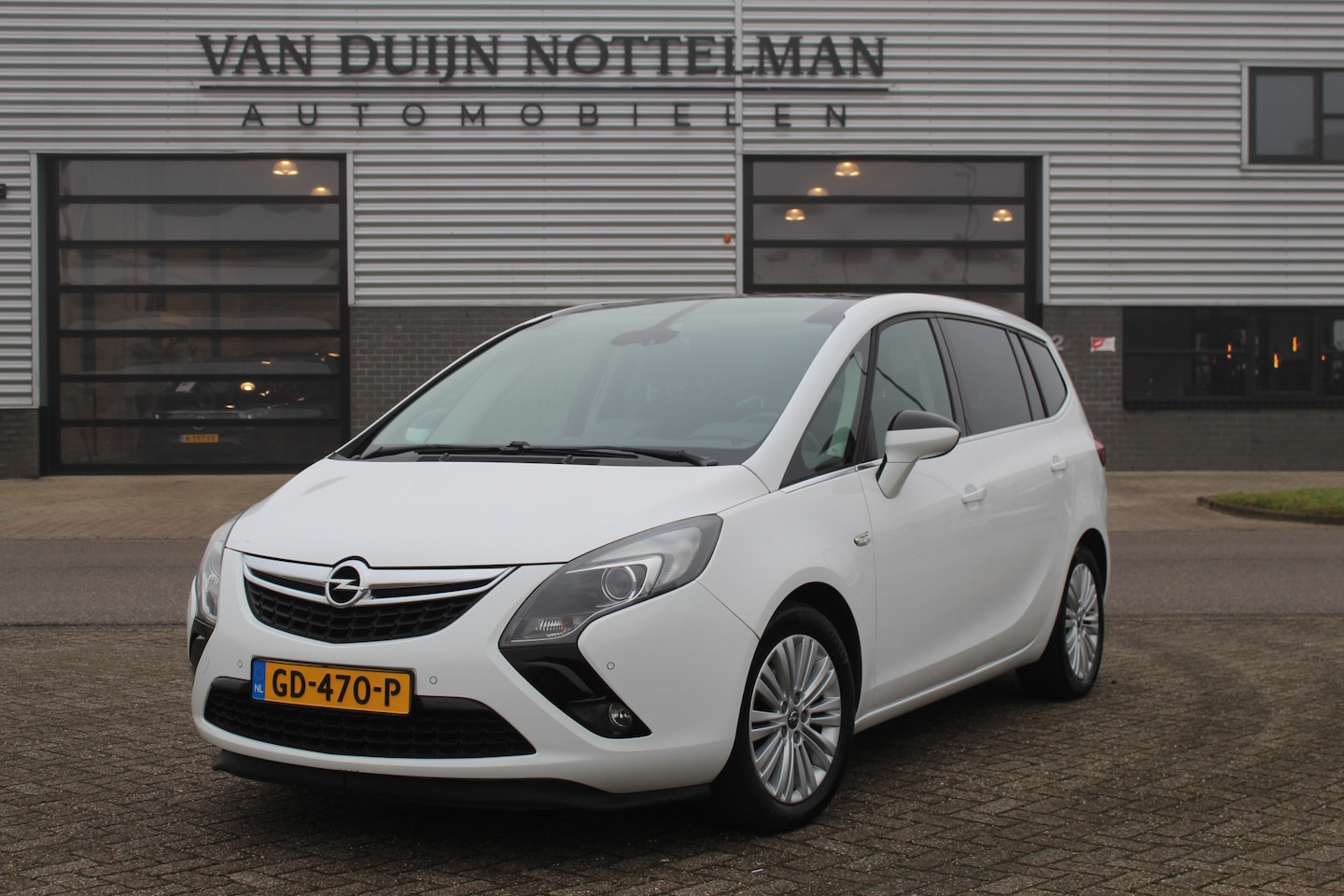 Opel Zafira Tourer - 1.4 Business+ / Camera / Panoramadak / Trekhaak / N.A.P. - AutoWereld.nl