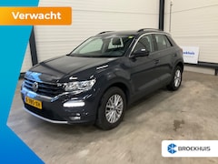 Volkswagen T-Roc - 1.0 TSI 110 pk Style | Achteruitrijcamera | Navigatie | Trekhaak |