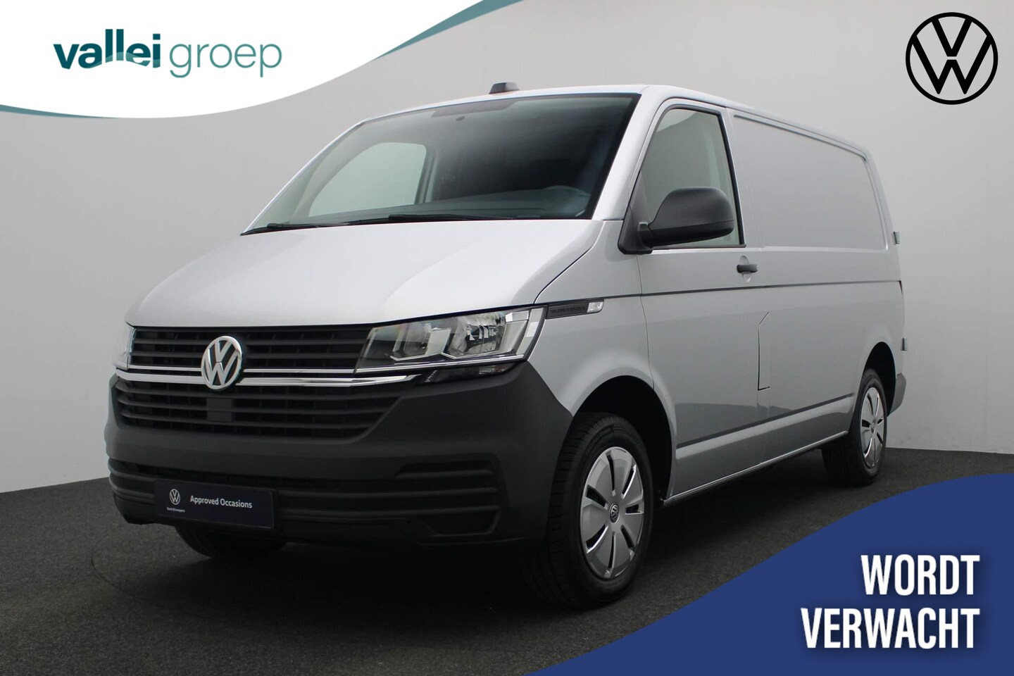 Volkswagen Transporter - 2.0 TDI 90PK L1H1 26 | 3-zits | Parkeersensoren achter | Cruise | Apple Carplay / Android - AutoWereld.nl