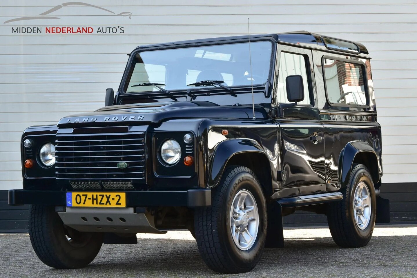 Land Rover Defender 90 - 2.4 TD SW SE * ZEER GOED ONDERHOUDEN * NIEUWE APK * STOELVERWARMING * - AutoWereld.nl