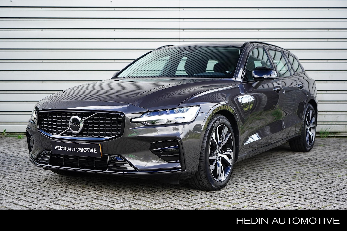 Volvo V60 - 2.0 B4 Plus Dark | Google on Board | Electrische Stoelen | Adaptieve Cruise controle | BLI - AutoWereld.nl