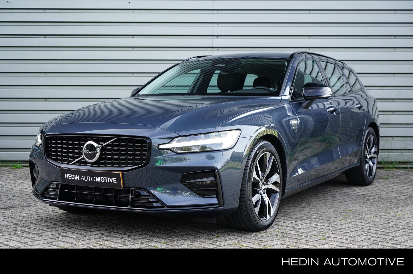 Volvo V60 - 2.0 B4 Plus Dark | Google on Board | Electrische Stoelen | Adaptieve Cruise controle | BLI - AutoWereld.nl