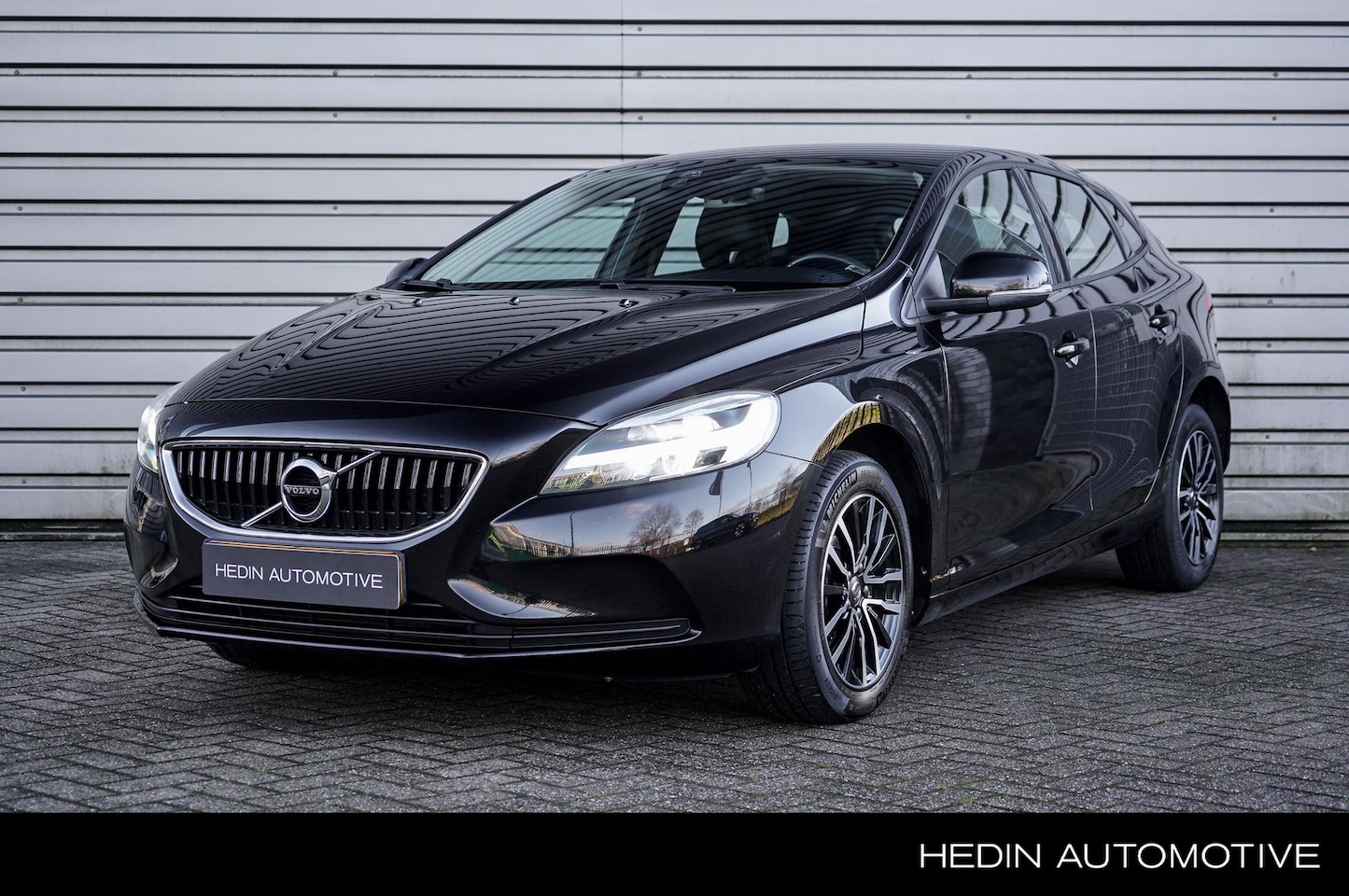 Volvo V40 - 1.5 T2 Polar+ | Automaat | Lederen bekleding | Stoelverwarming | 16" Lichtmetalen velgen - AutoWereld.nl