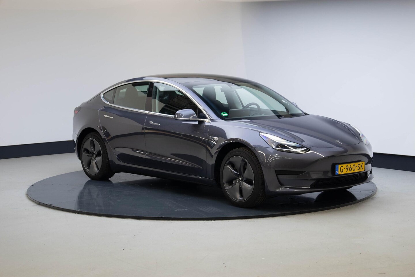 Tesla Model 3 - Standard RWD Plus 60 kWh Grijs eerste eigenaar, hele nette auto! - AutoWereld.nl